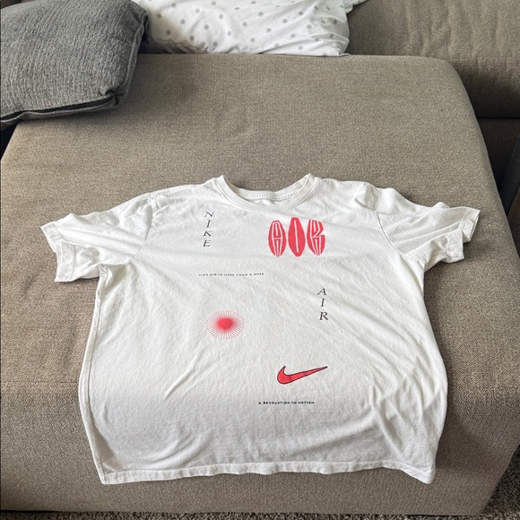 Nike White Graphic T-Shirt - Picture 1 of 3